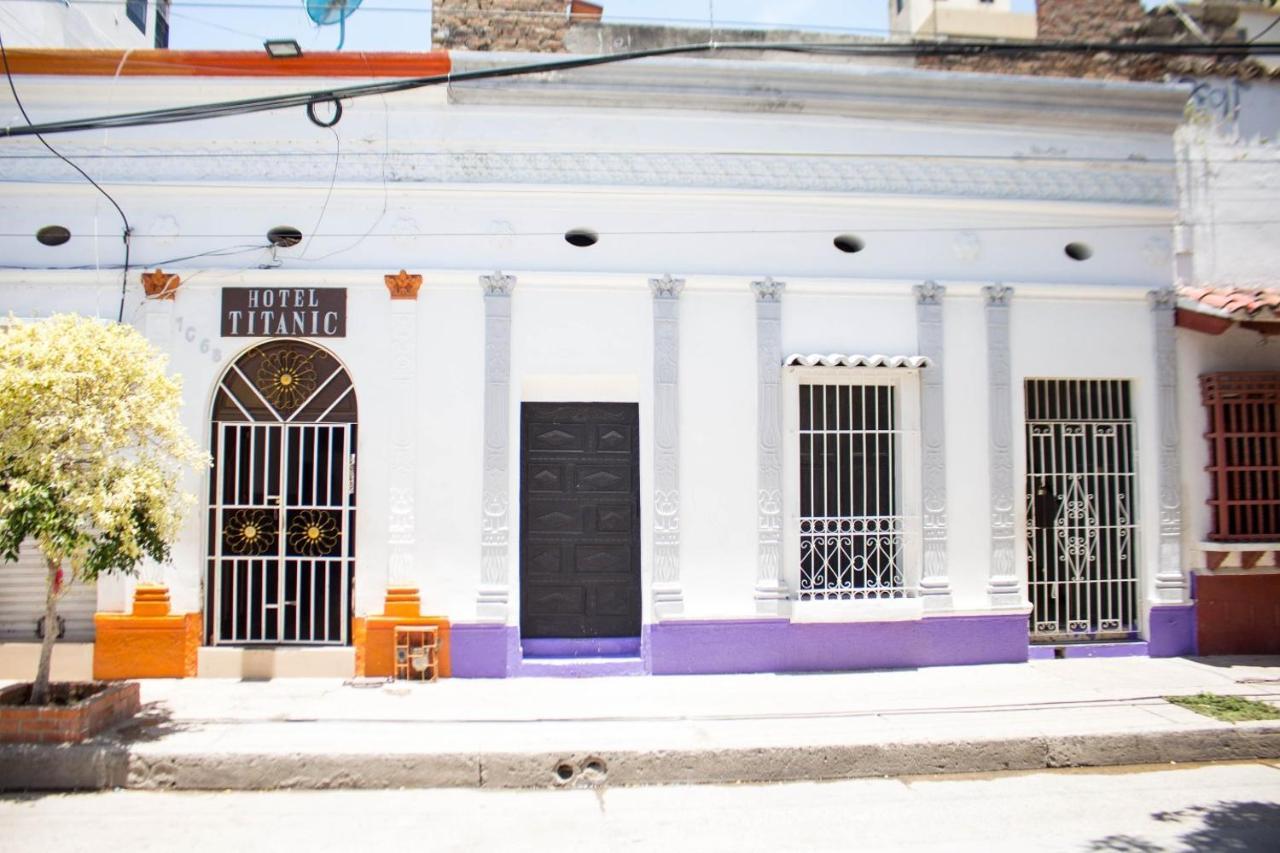 Hotel Titanic Inn - Santa Marta (Magdalena) — Photos 1